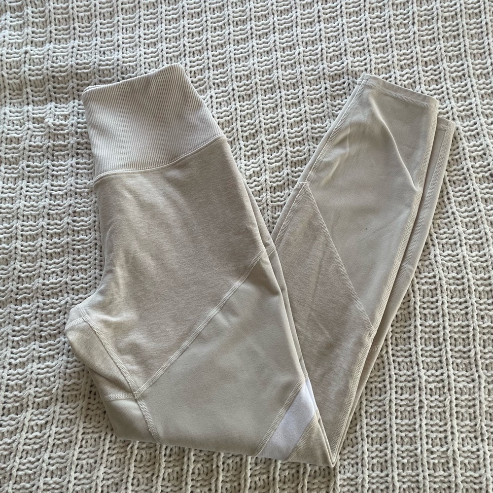 ALO Yoga Cream Leggings